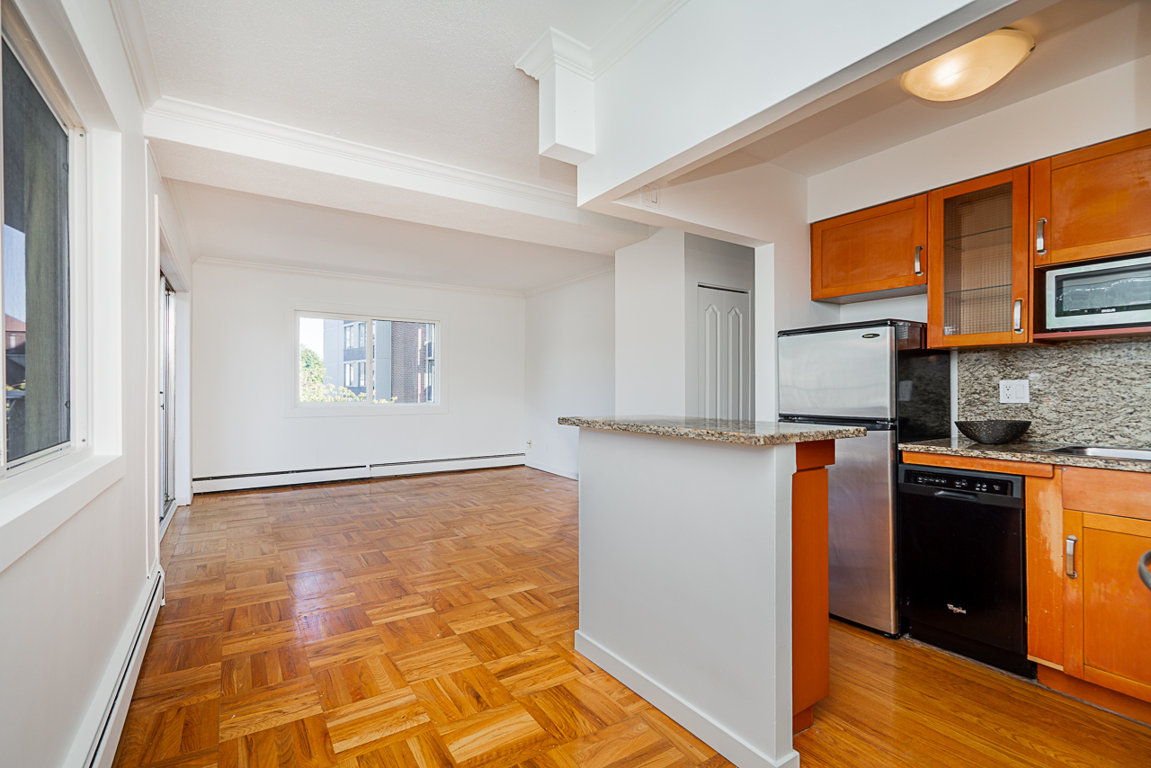 #305 – 2187 Bellevue Avenue